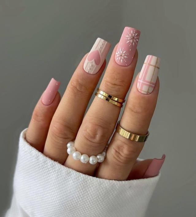 آموزش و خدمات کاشت ناخن بیتا ساده وند در قم