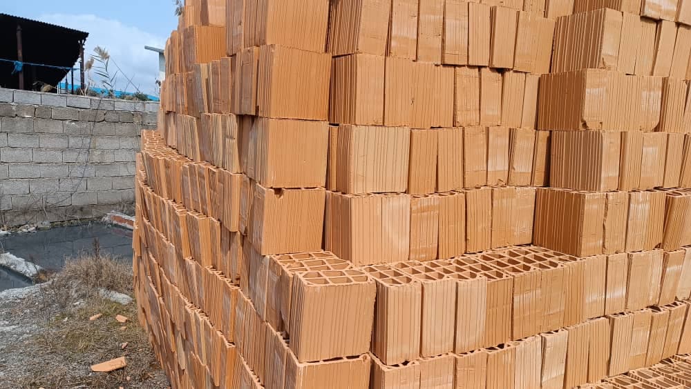 پخش مصالح ساختمانی و موزاییک و آجر سفالی حسینعلی حسنی در قائمشهر مازندران