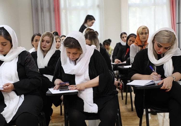 آکادمی فوق تخصصی رنگ و لایت زهرا سیف در نازی آباد تهران
