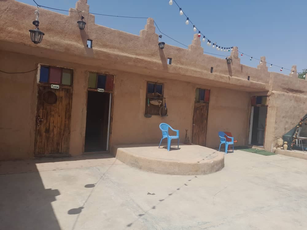 اقامتگاه بومگردی بلند گیسو در بوشهر