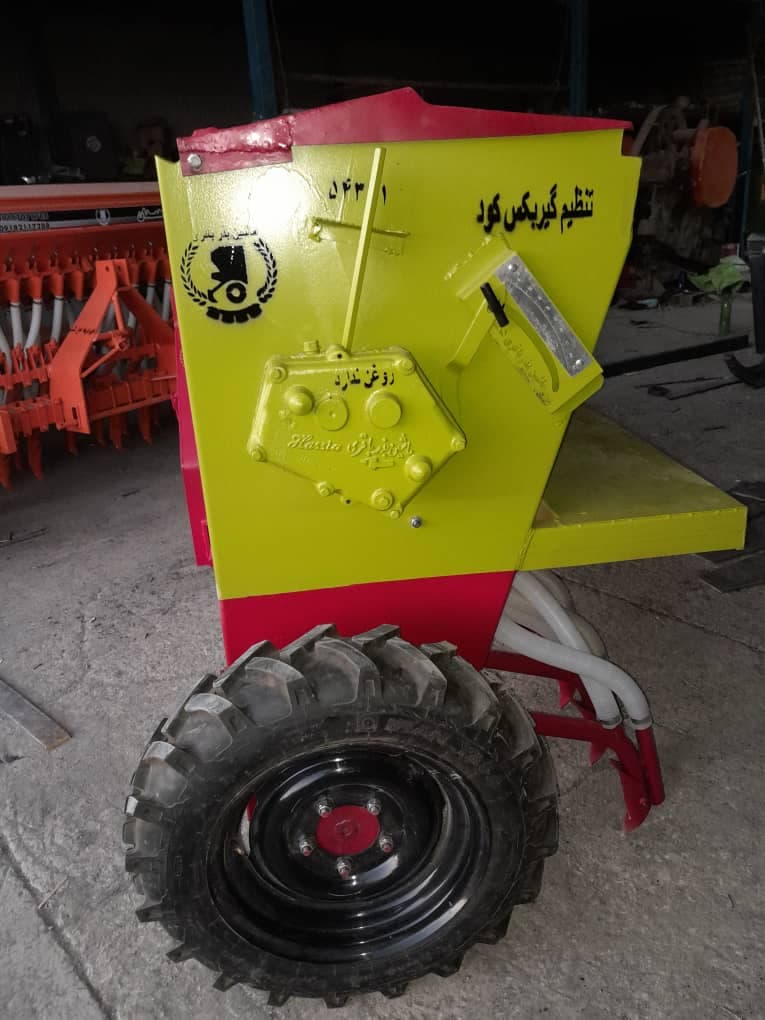 ساخت و فروش ردیفکار و عمیقکار ماشین بذر باقری در همدان