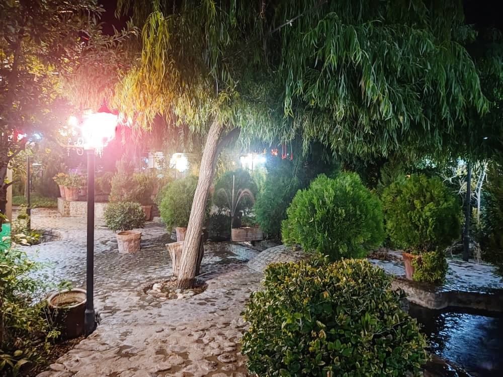 رستوران باغ شانار در یزد