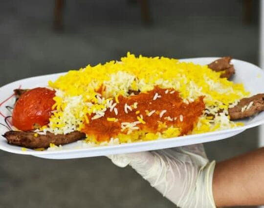 چلوکبابی همیشه بهار در کرمان