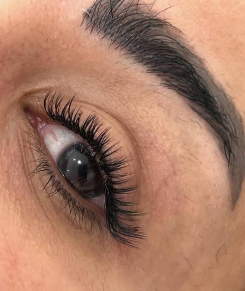 خدمات اکستنشن و لمینت مژه و ابرو سمیرا خلیلی در ساری