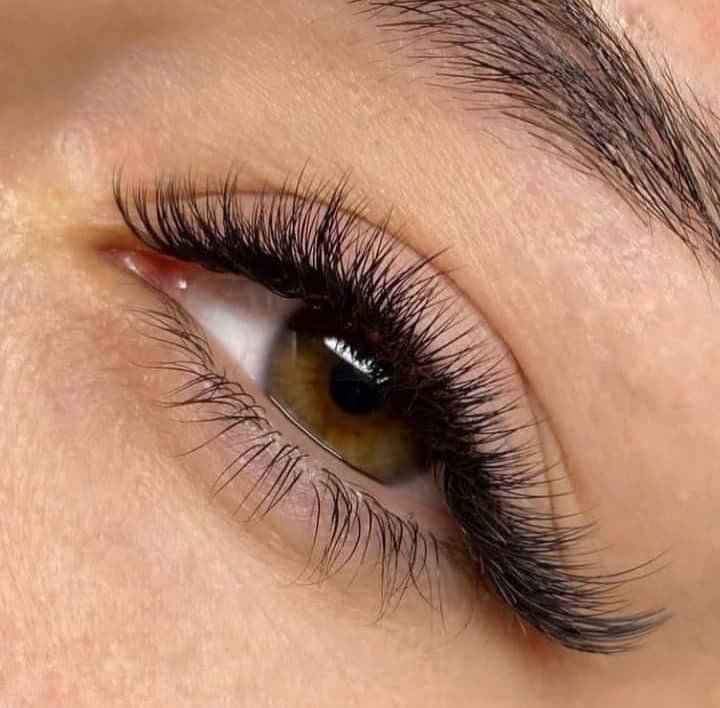 آکادمی اکستنشن مژه لینا حسینی در خرم آباد لرستان
