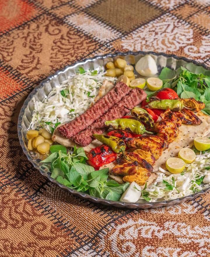 باغ و رستوران عشایر در اصفهان