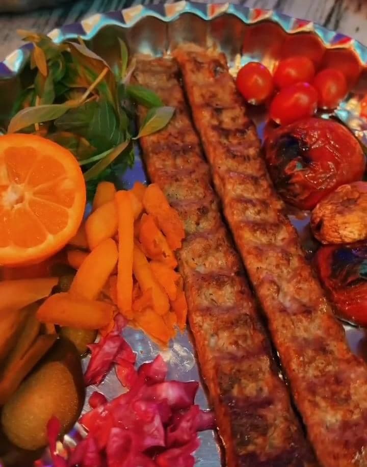 باغ و رستوران عشایر در اصفهان