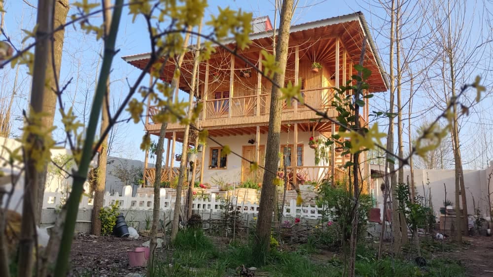 طراحی و ساخت کلبه سنتی چوبی تالار و سوئیسی تالار سازان گیل در رشت گیلان