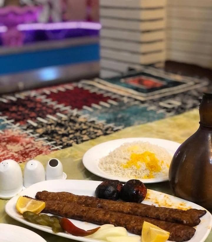 سفره خانه سنتی و کافه فست فود الماس شهر در زنجان