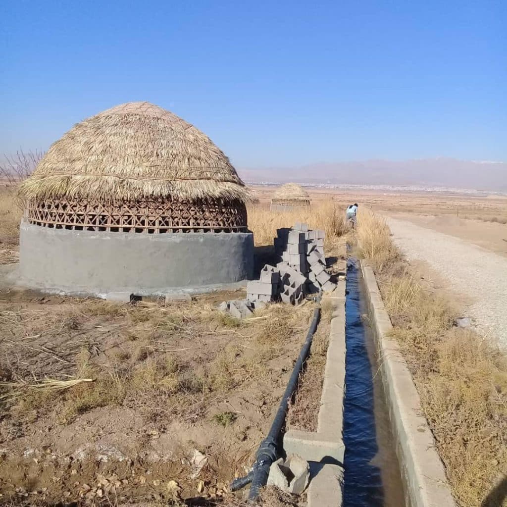 ساخت آلاچیق و کپرسنتی استاد احمدی در قلعه گنج کرمان