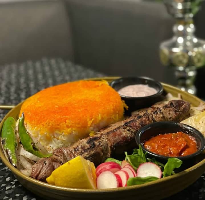 کافه رستوران کارات در اهواز