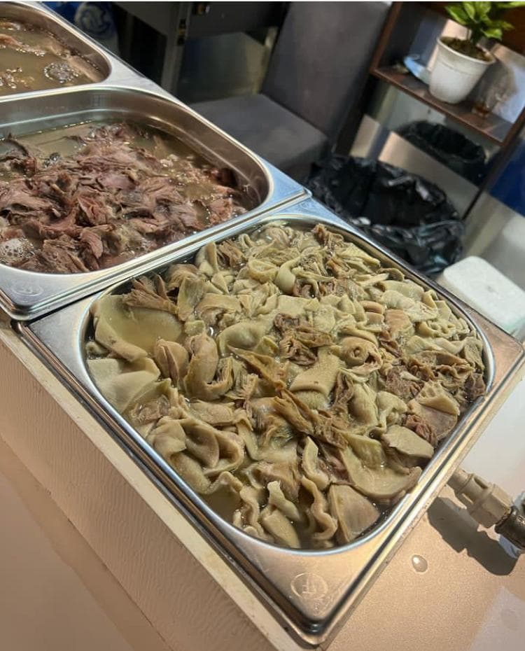 کافه طباخی کاج در قیطریه تهران