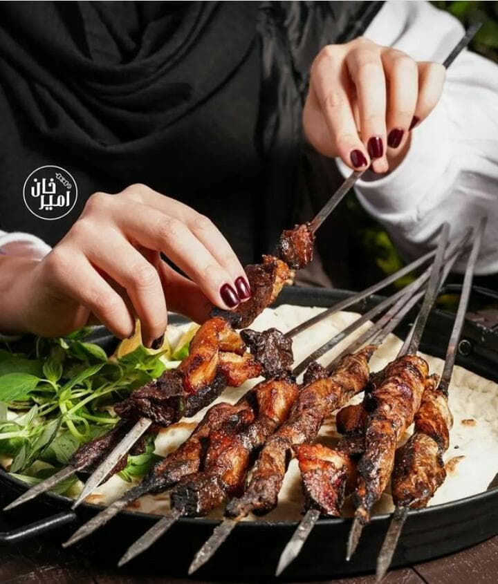 کباب سرای امیرخان در هچیرود نمک آبرود