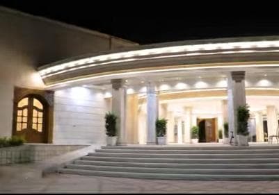 تالار و عمارت مجلل کاخ در زرند کرمان