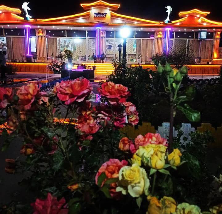باغ رستوران تخت سلیمان در کرمانشاه