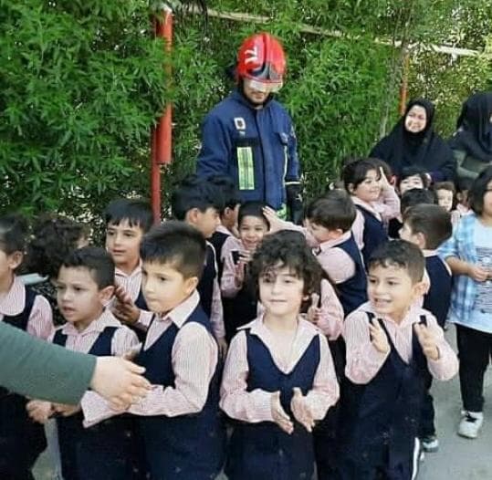 دبستان و پیش دبستانی غیر انتفاعی دخترانه گلهای نیلوفر در اهواز
