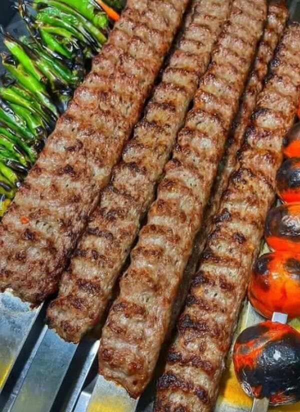 طباخی و بیرون بر رخساره در اصفهان