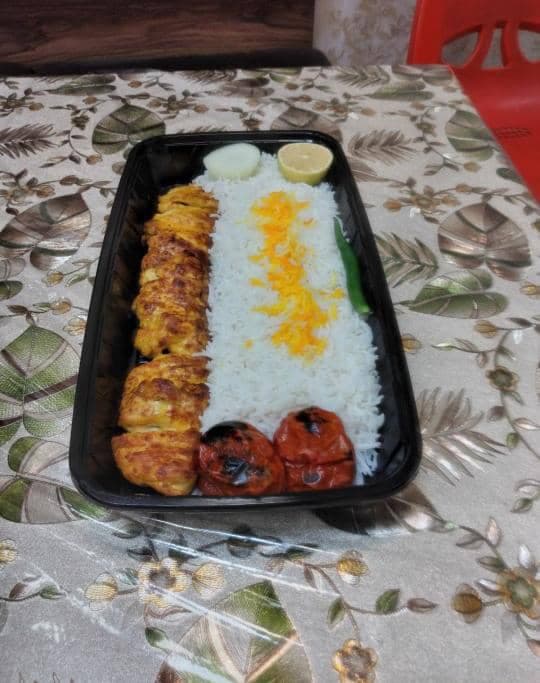 رستوران و کترینگ بیرون بر امیرحسین در اهواز