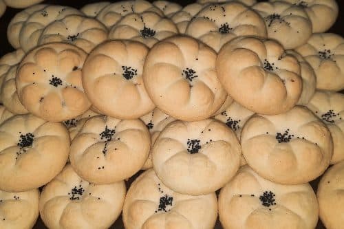 شیرینی سنتی کلمپه تیتک در رفسنجان
