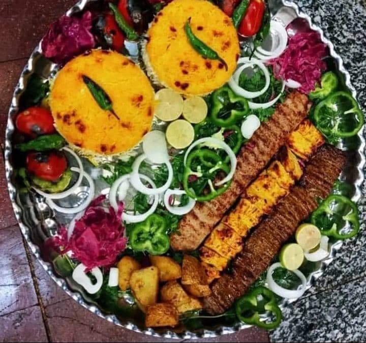 کافه رستوران سنتی عباس کرمانشاهی در کرمانشاه