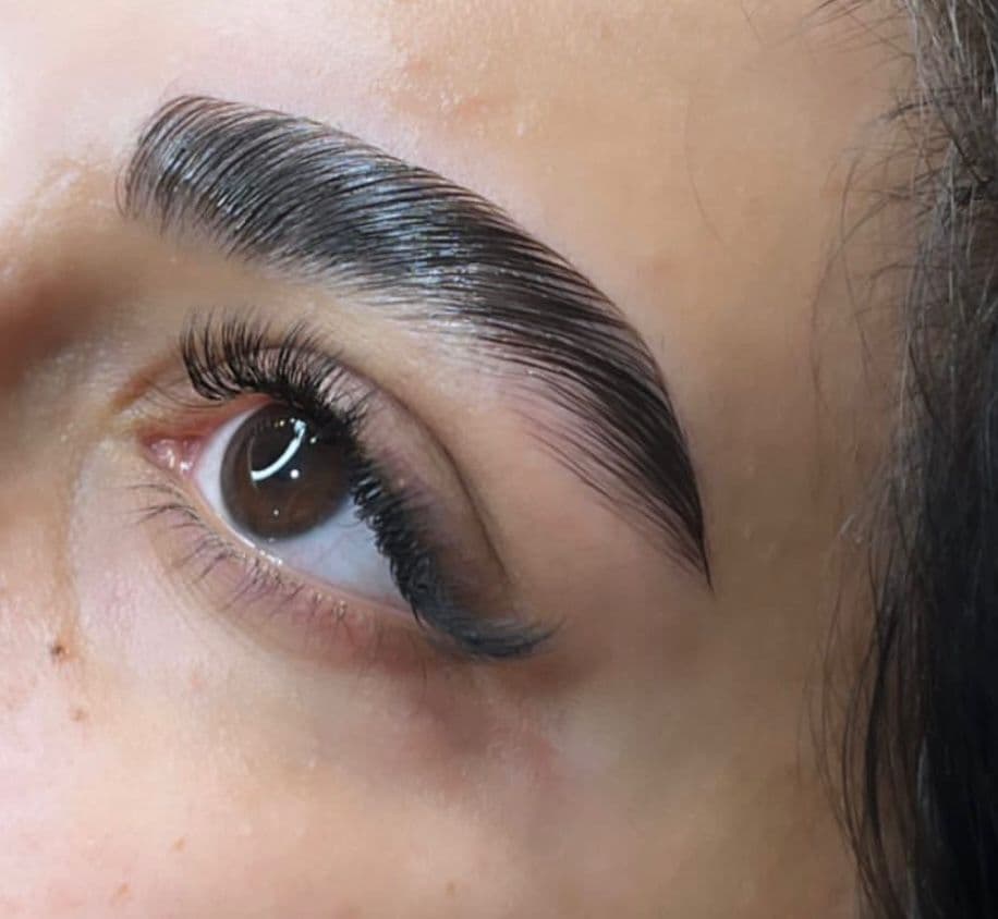 آموزش و خدمات تخصصی اکستنشن مژه والیوم فرح اسدالله پور در رفسنجان