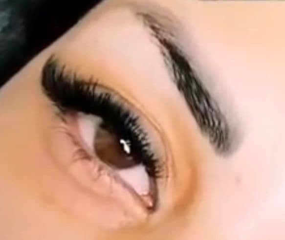 آموزش و خدمات تخصصی اکستنشن مژه والیوم فرح اسدالله پور در رفسنجان