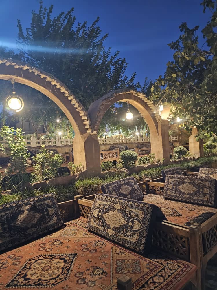 مجموعه رستوران سنتی و کافی شاپ پادراک در معالی آباد شیراز