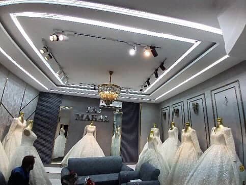 طراحی دکوراسیون داخلی و پوستر سه بعدی دیواری لئوگالری در مشهد