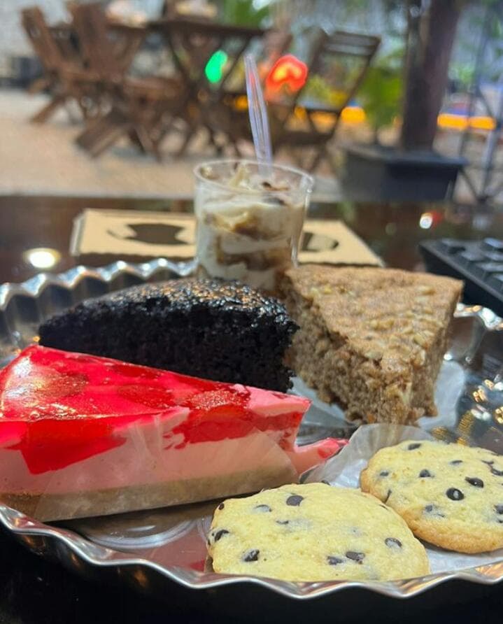 باغچه رستوران و کافه سنتی پیام در جاده کندوان تبریز