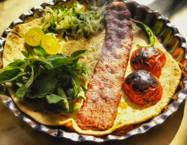 کباب ساطوری و ته چین دنیز در تهران