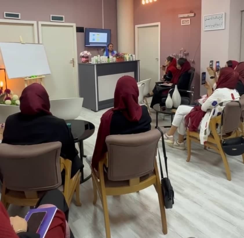 آموزش و خدمات پاکسازی پوست ماساژ و فشیال صورت رمضانی در اصفهان
