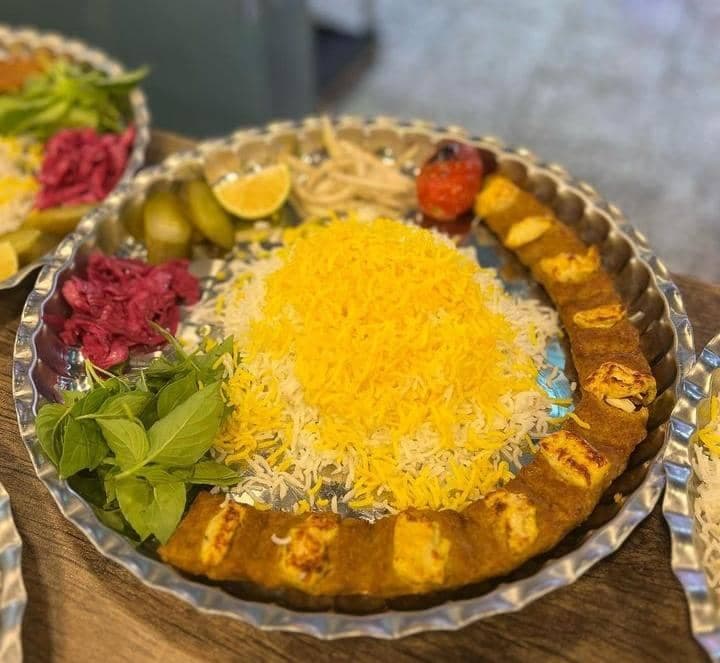 باغ رستوران لاوسون در قم