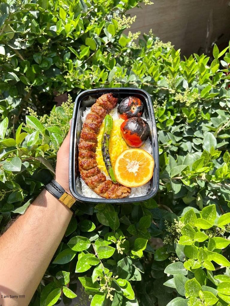 تهیه غذای ارغوان تالش در تالش