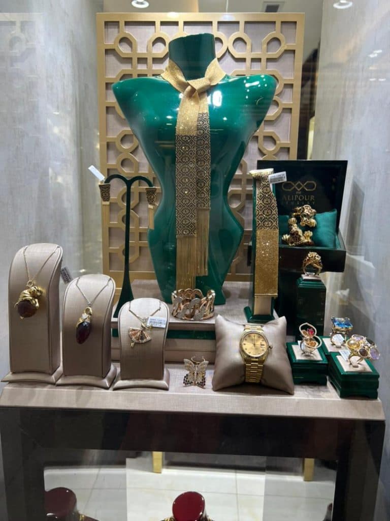 طراحی ویترین و دکوراسیون طلا فروشی اسکار تبریز