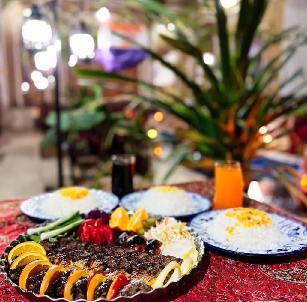هتل رستوران سنتی گلشن در میبد یزد