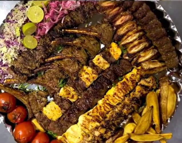 رستوران سنتی قصر قو در صومعه سرا گیلان