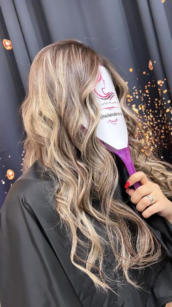 سالن زیبایی و خدمات تخصصی کراتین و رنگ مو روژینا در کرج