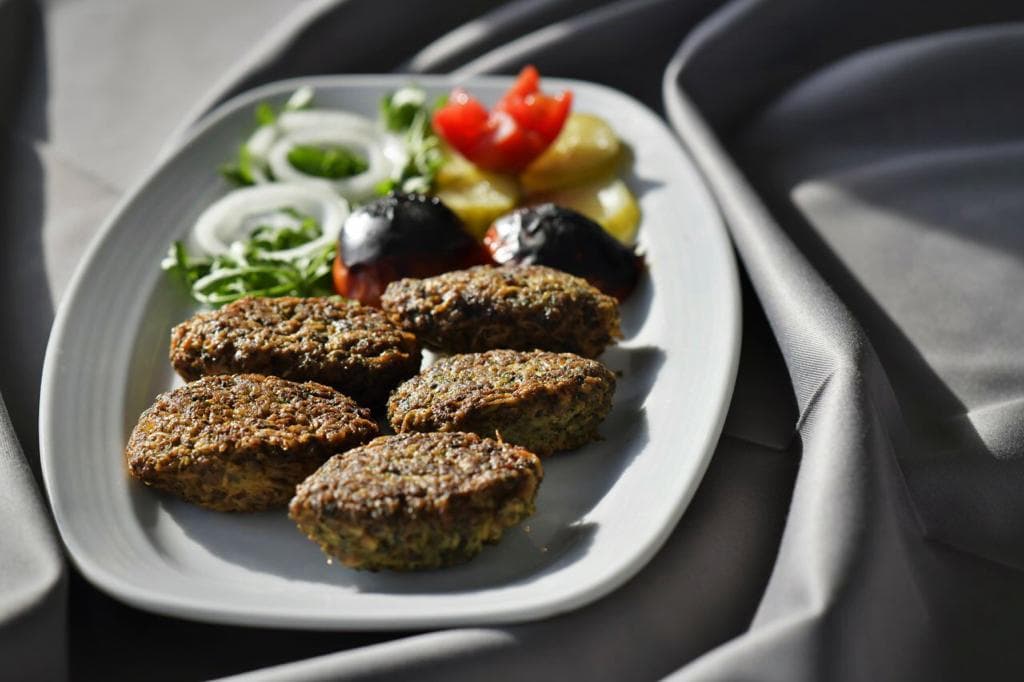 رستوران آلاچیق شالی در آمل
