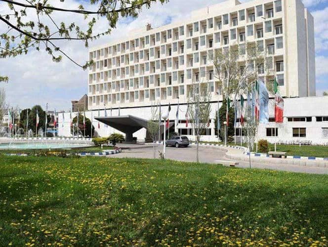 خدمات تخصصی رزرو هتل و راهنمای گردشگری سلامت احمدیان در مشهد