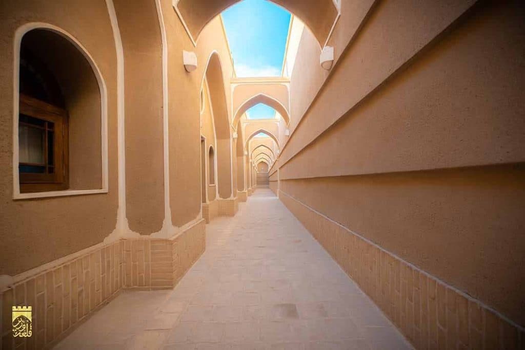 هتل بوتیک قلعه وزیر در رکن آباد میبد یزد