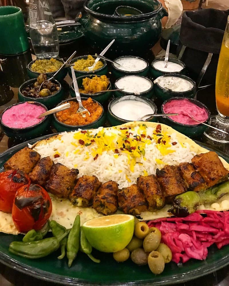 سفره خانه و بیرون بر انار در کرمان