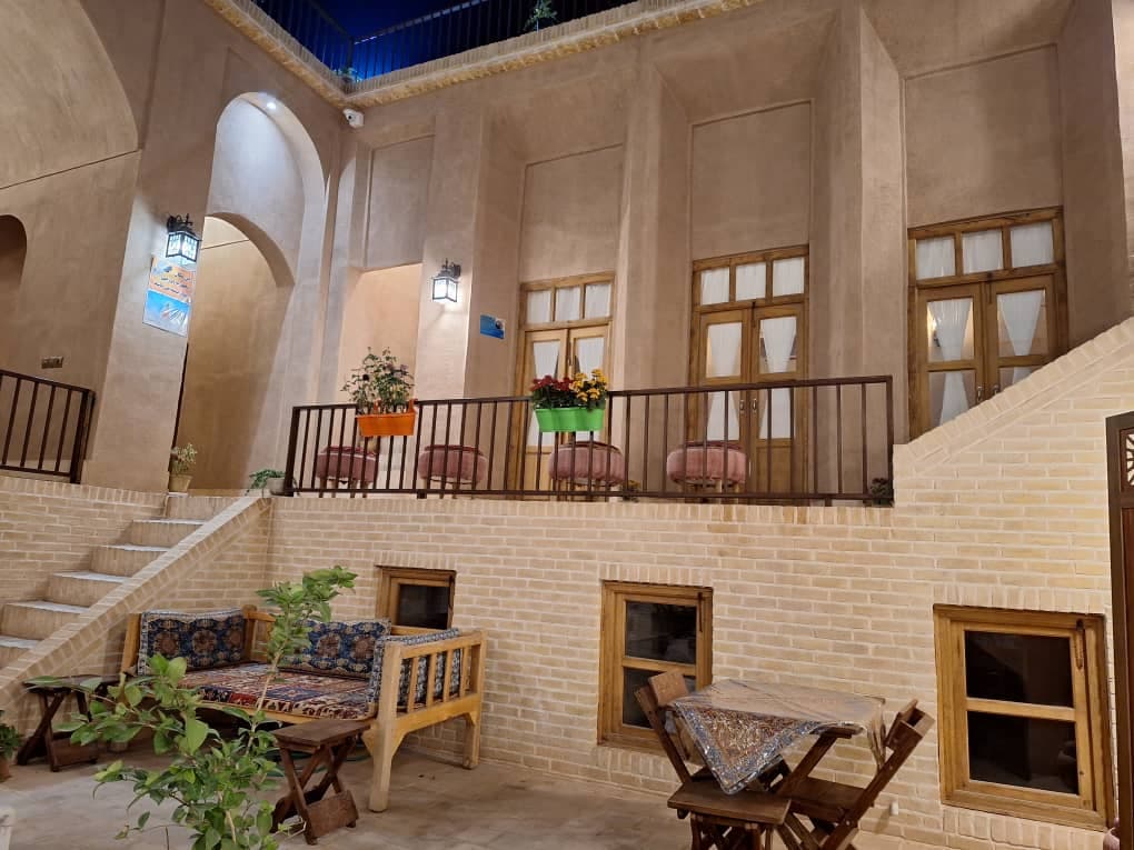 سفره خانه سنتی دل و خاک در یزد