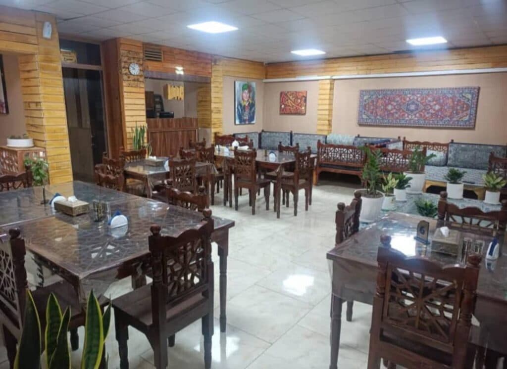 کافه رستوران طهرانی راز در زاهدان