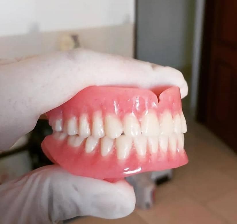 مرکز تخصصی دندانسازی و دندان مصنوعی و متحرک مهدی عسکری نژاد در کرمان