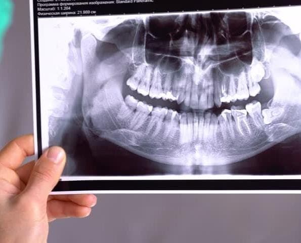 کلینیک رادیولوژی و سونوگرافی دکتر بهزاد شیشه ساز در اهواز