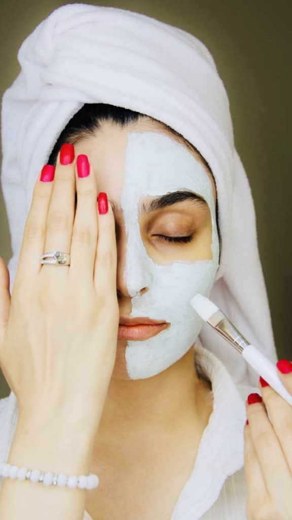 خدمات تخصصی پاکسازی پوست و فیشیال صورت پریوش عربی در سمنان