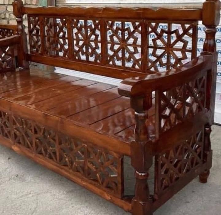 تولید مبلمان چوبی سنتی ایرانیان در بیرجند