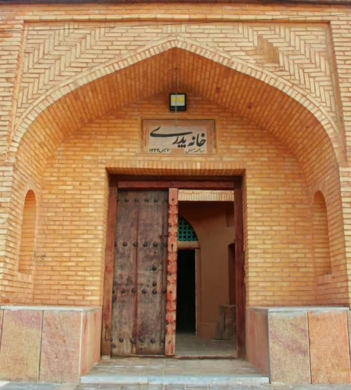 اقامتگاه بومگردی خانه قاجار در سعادت شهر
