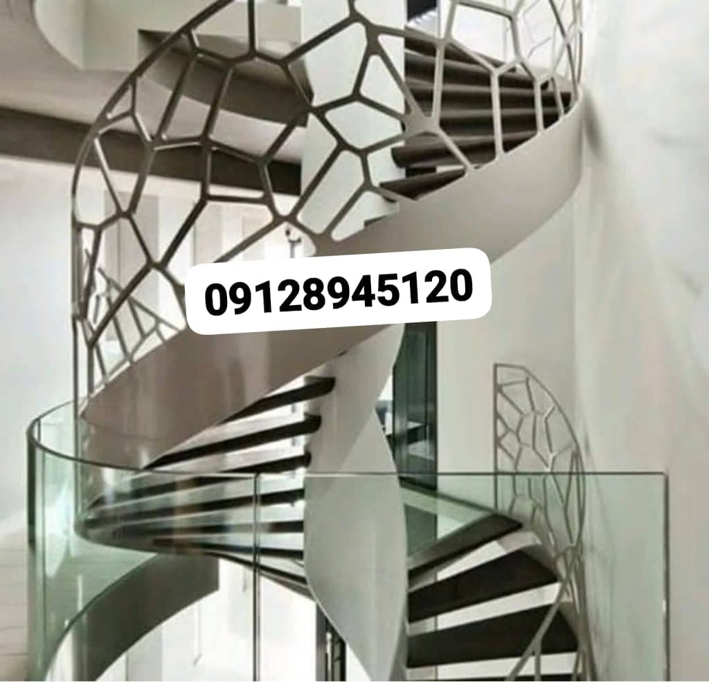 طراحی و اجرای پله گرد چوبی آسیا استیر براری در تهران