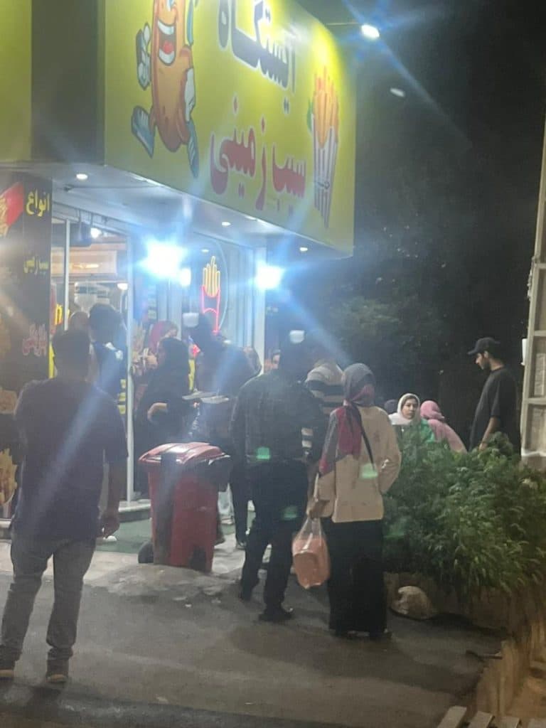 فست فود ایستگاه بزرگ سیب زمینی در مارلیک کرج